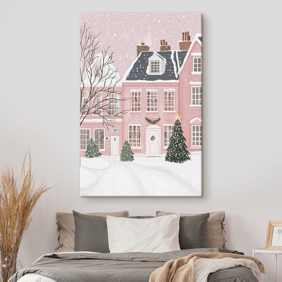 Maison rose avec arbres et neige