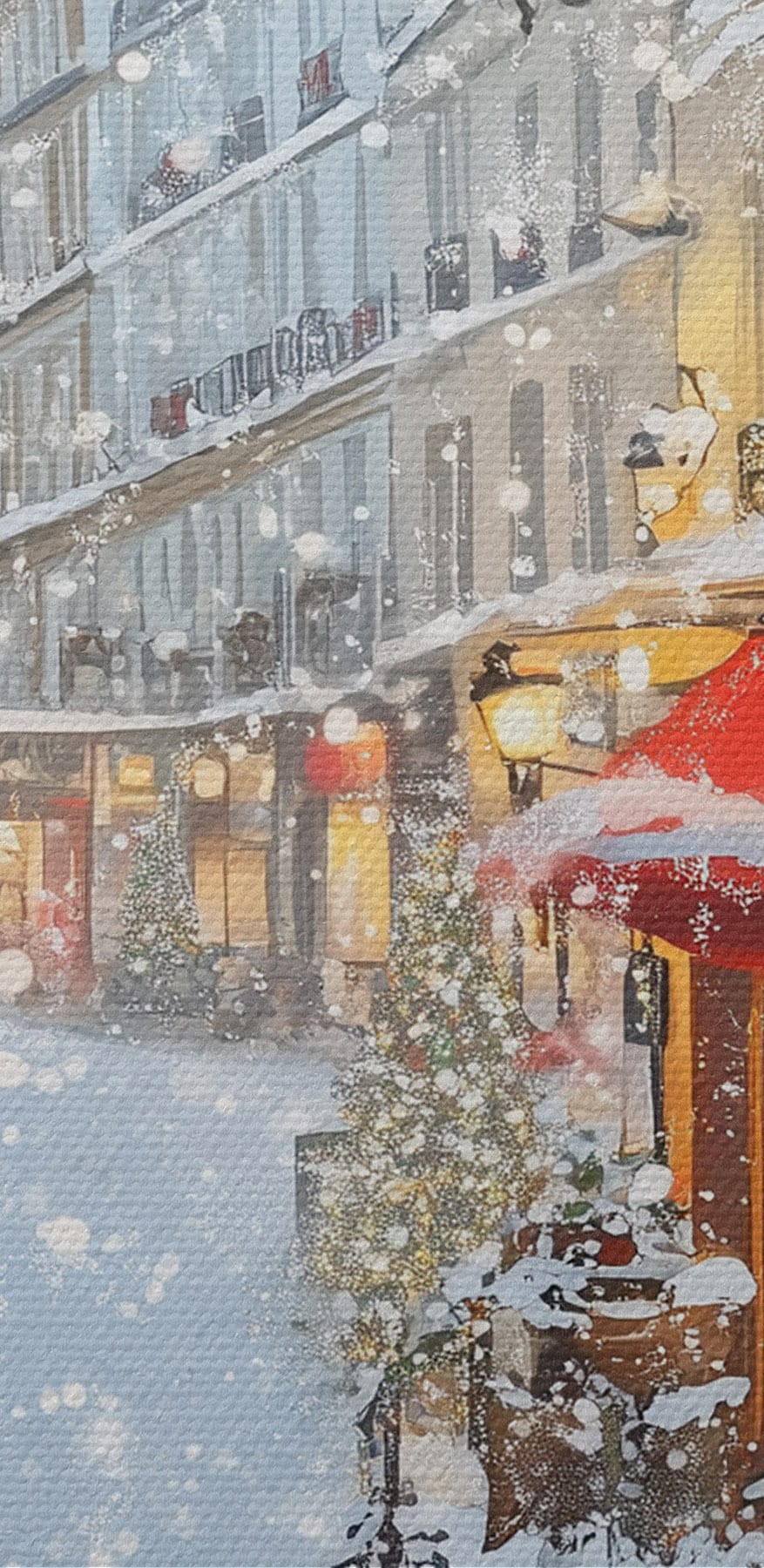 Fenêtre avec deux tasses de café et arbres devant une rue Fenêtre avec deux tasses de café et arbres devant une rue