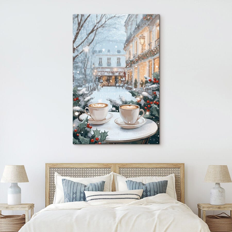 Deux tasses de café sur une table devant une rue enneigée