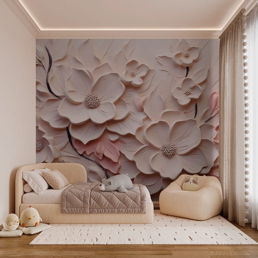 Fleurs blanches et roses sur une surface blanche