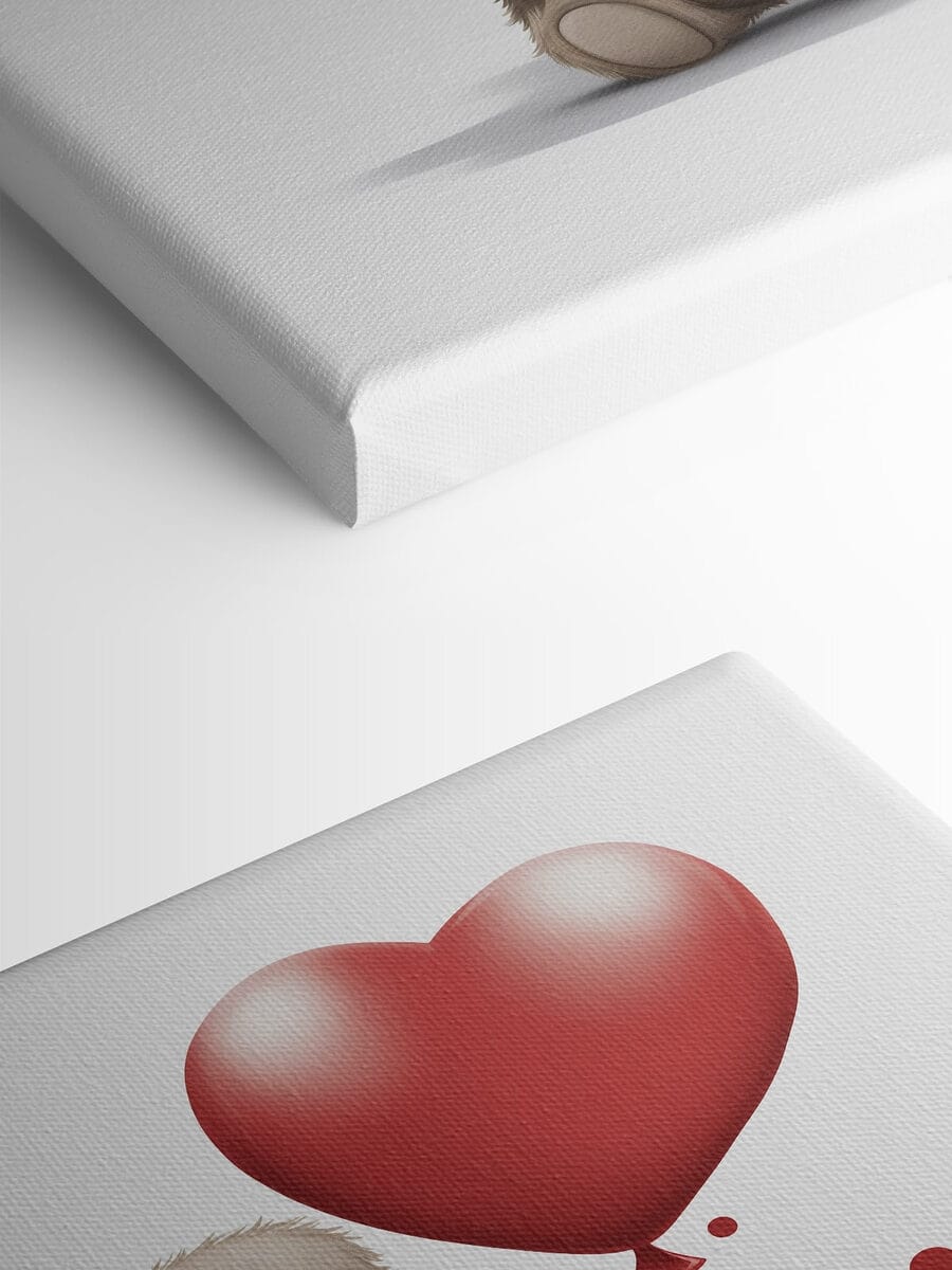 Ourson tenant un ballon en forme de coeur