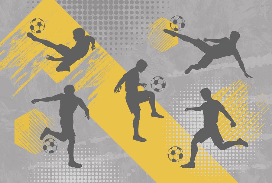 Groupe d'hommes jouant au football