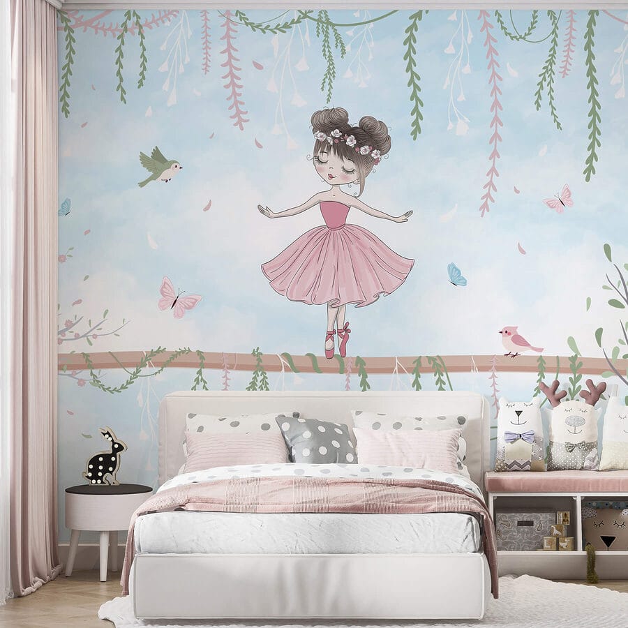 Fille en robe rose sur une branche