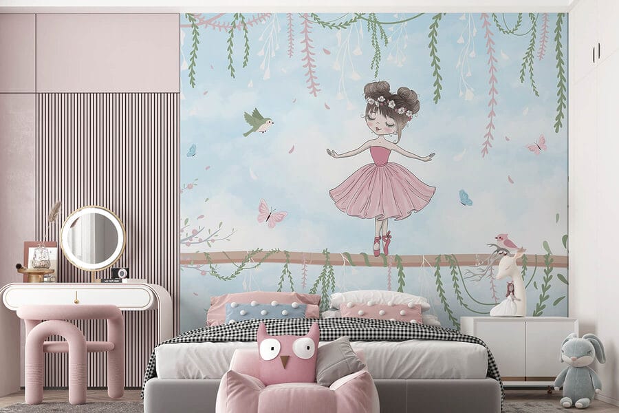 Fille en robe rose sur une branche