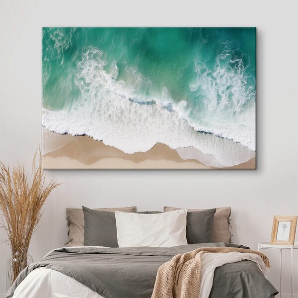 Vagues s'écrasant sur une plage Vagues s'écrasant sur une plage