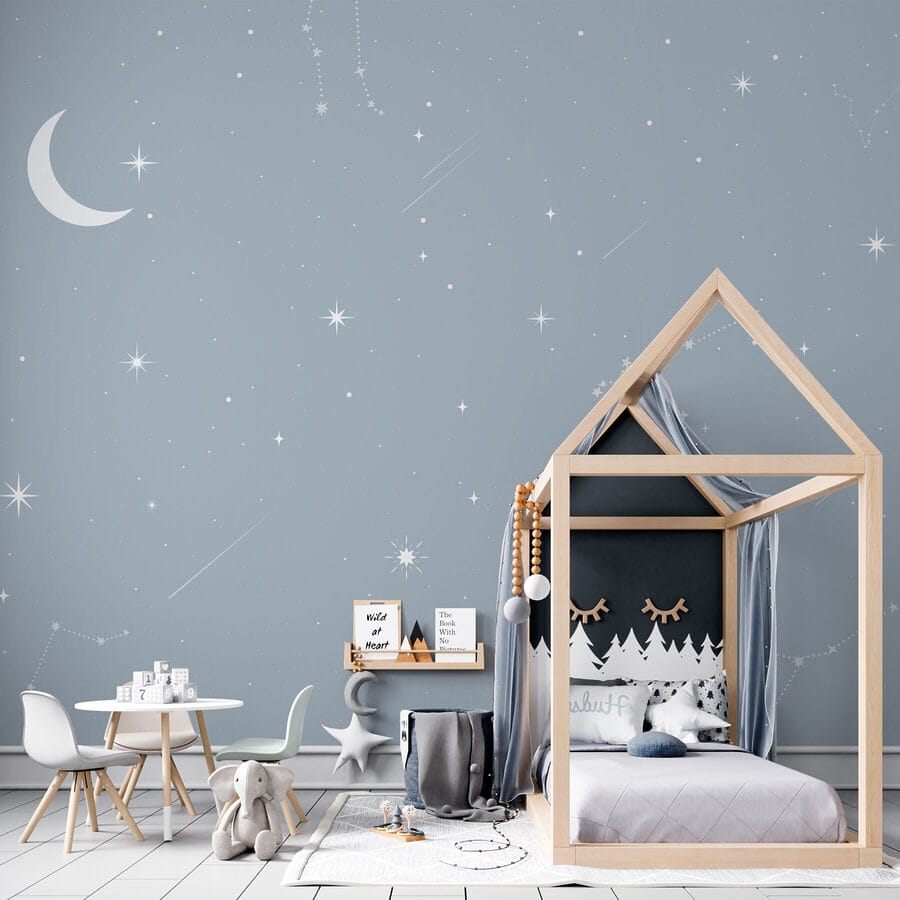 Lune et étoiles dans le ciel