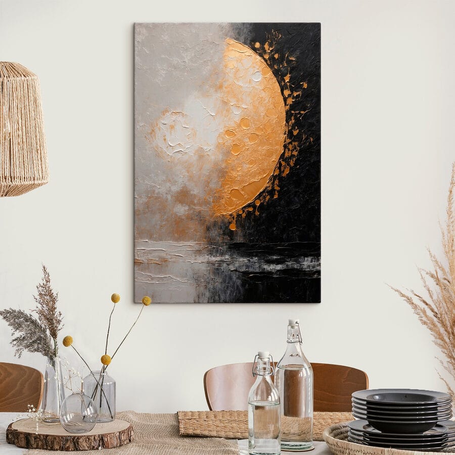 Peinture d'une lune et de l'eau