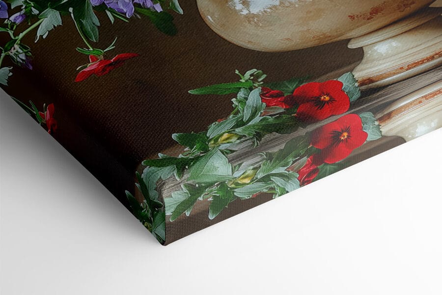 Vase avec fleurs colorées