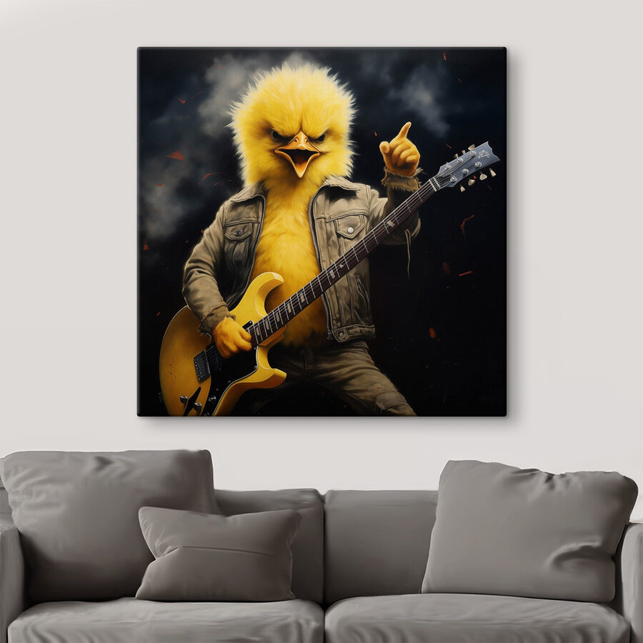 Personne en habit de poulet jouant de la guitare