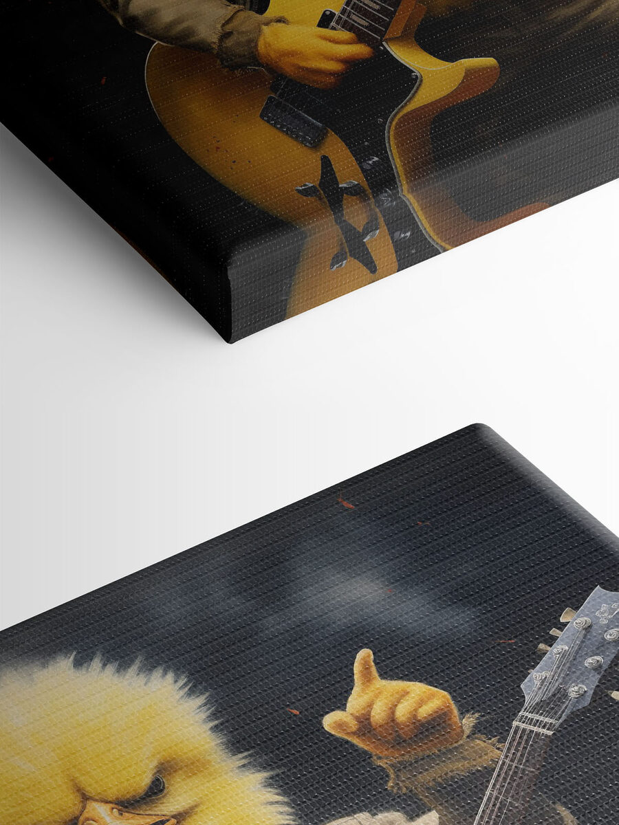 Personne en habit de poulet jouant de la guitare