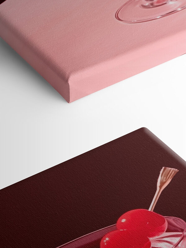 Verre avec un liquide rose et deux cerises dessus Verre avec un liquide rose et deux cerises dessus