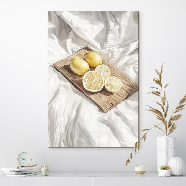 Citrons et tranches sur une planche en bois Citrons et tranches sur une planche en bois