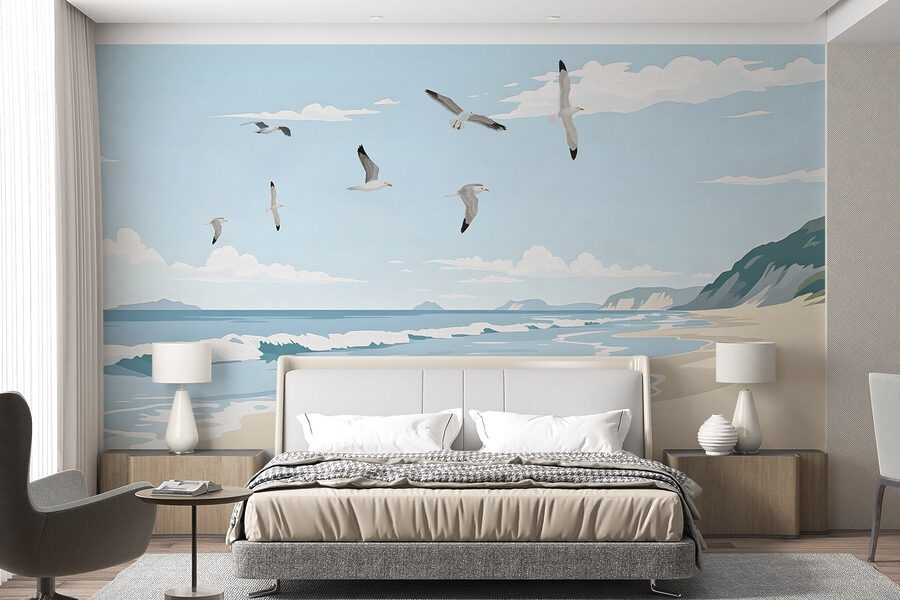 Plage avec des oiseaux qui la survolent