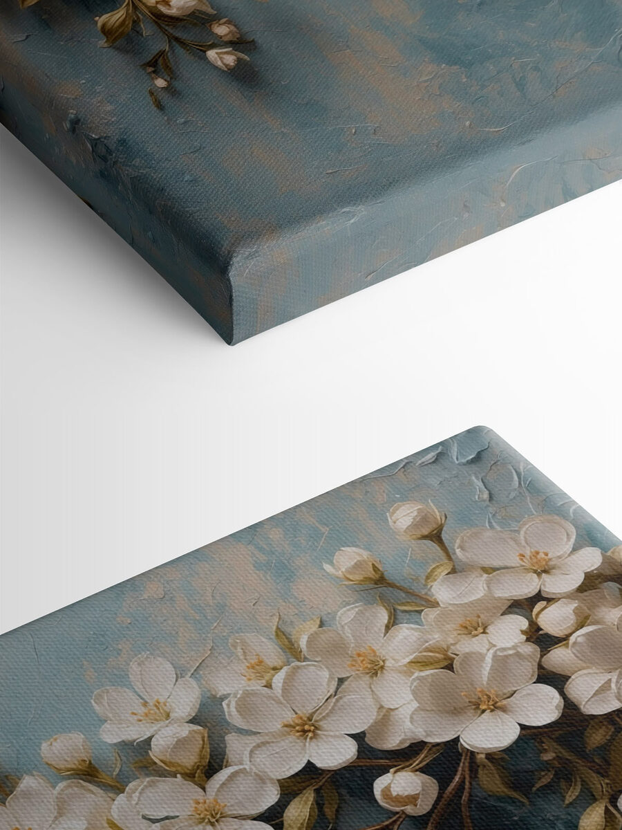 Fleurs blanches sur fond bleu