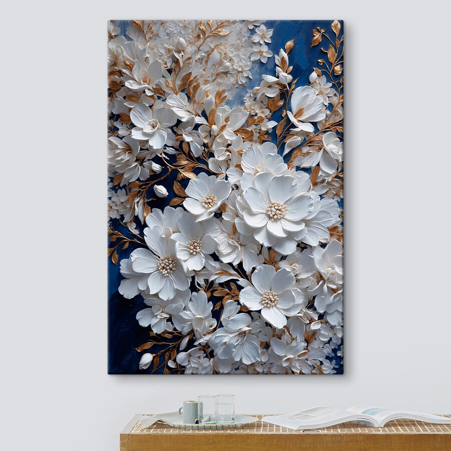 Fleurs délicates sur un fond riche