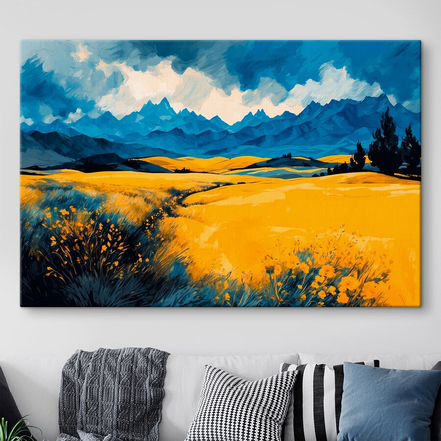 Champ jaune avec des montagnes en arrière-plan