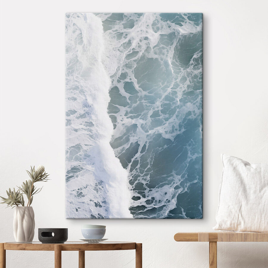 Vagues s'écrasant sur une plage