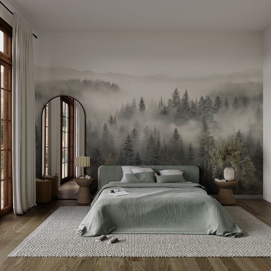 Forêt avec brouillard et montagnes