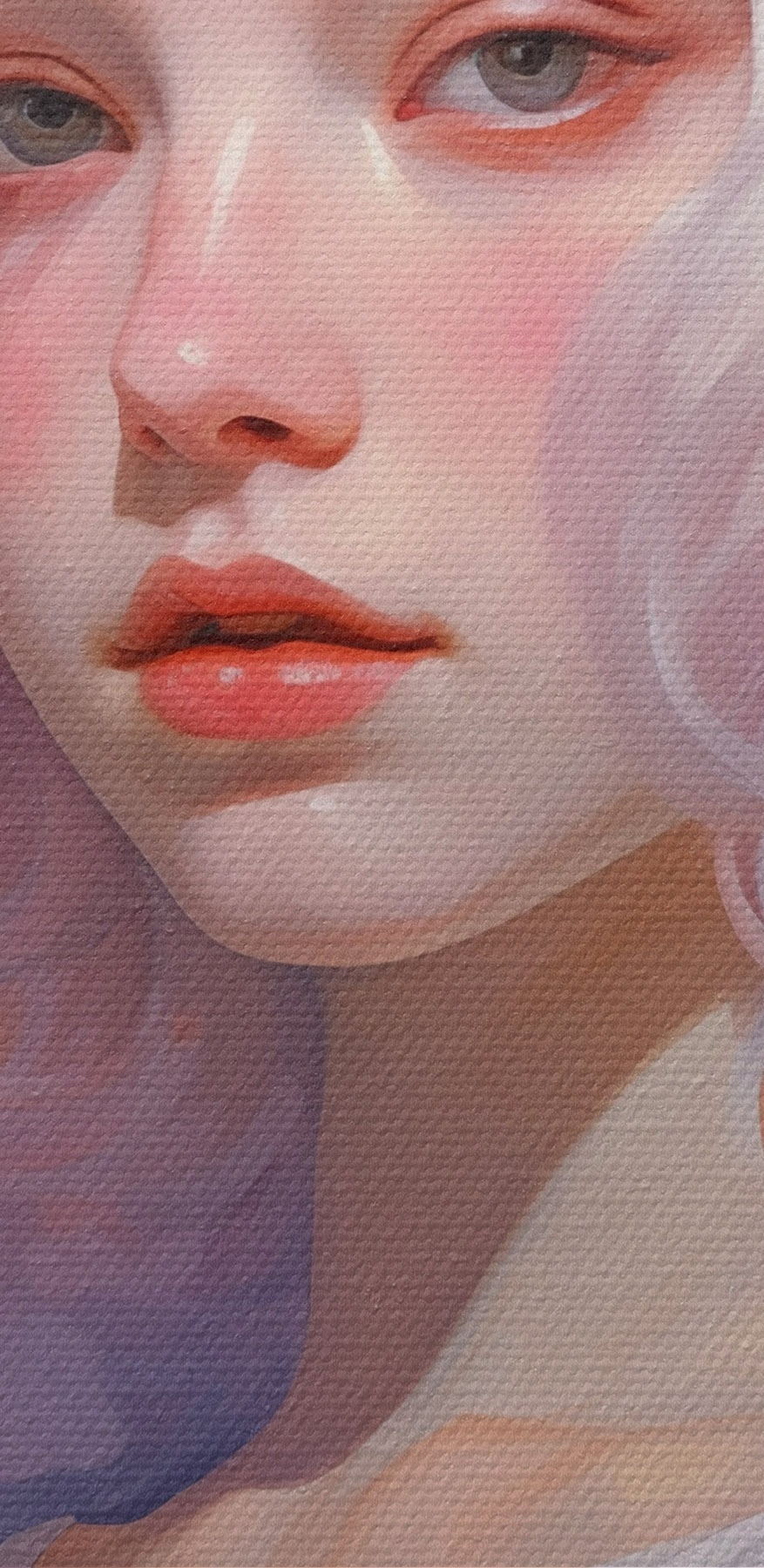 Femme aux cheveux et aux fleurs roses