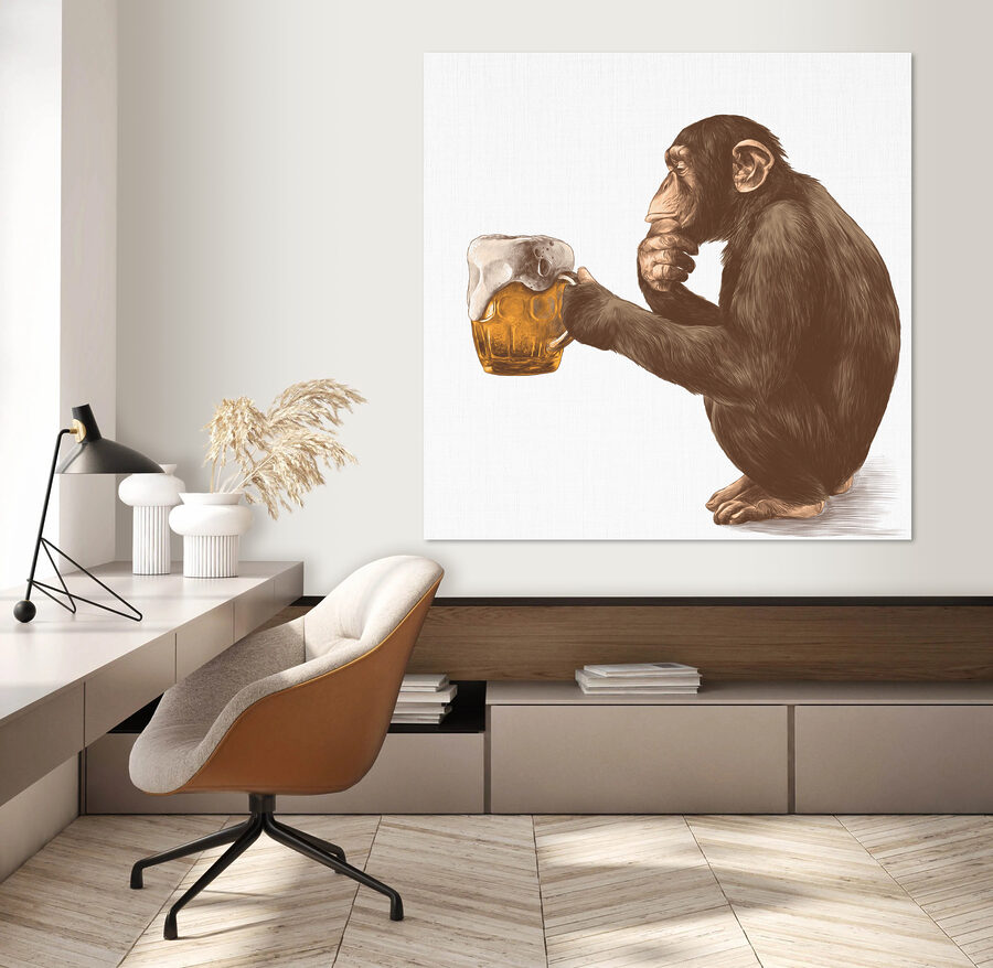 Singe tenant une chope de bière Singe tenant une chope de bière