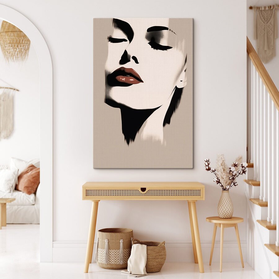 Visage de femme avec du rouge à lèvres rouge