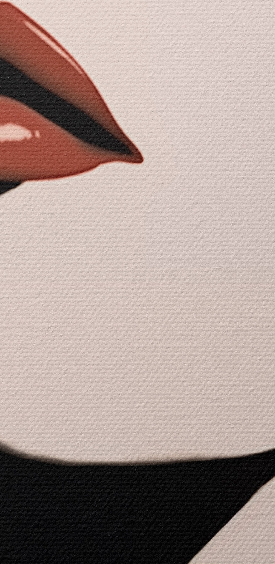 Visage de femme avec du rouge à lèvres rouge