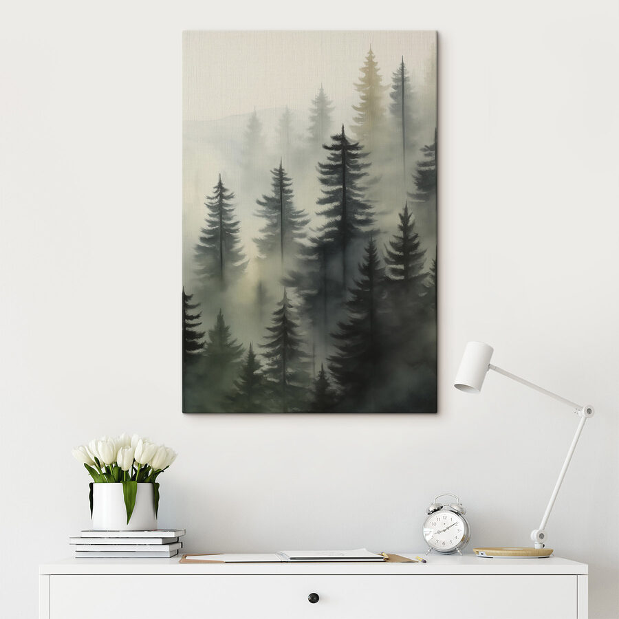Forêt brumeuse avec des arbres