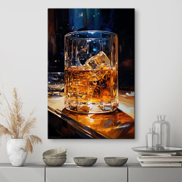 Verre de liquide ambré avec glaçons Verre de liquide ambré avec glaçons