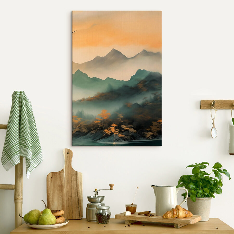 Chaîne de montagnes brumeuses avec des arbres