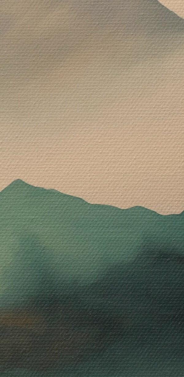 Chaîne de montagnes brumeuses avec des arbres Chaîne de montagnes brumeuses avec des arbres