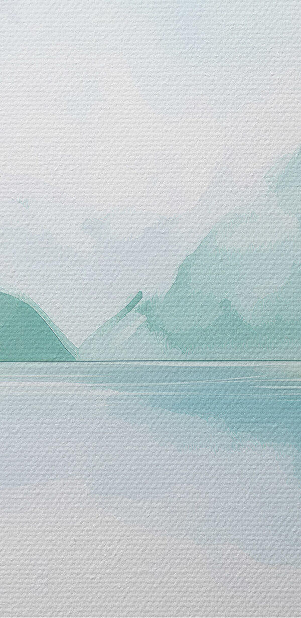 Eau avec arbres et montagnes en arrière-plan Eau avec arbres et montagnes en arrière-plan
