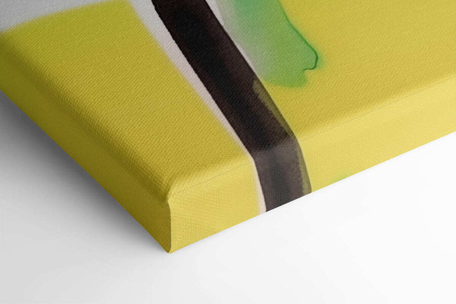 Femme maquillée en vert et jaune