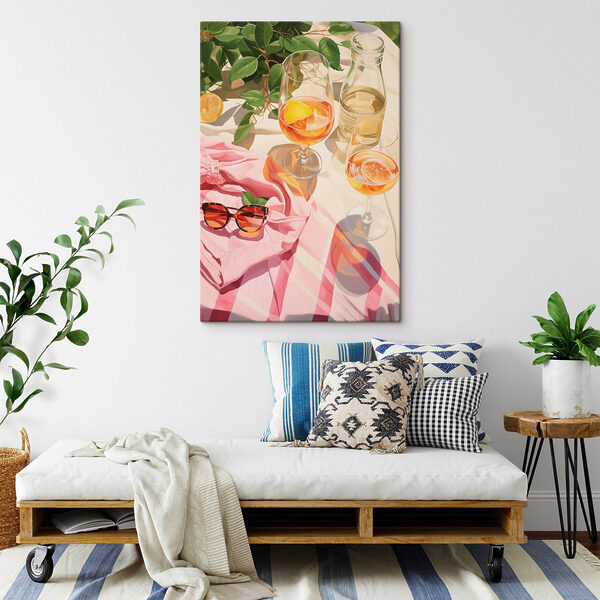 Groupe de verres de vin et de lunettes de soleil sur une couverture Groupe de verres de vin et de lunettes de soleil sur une couverture