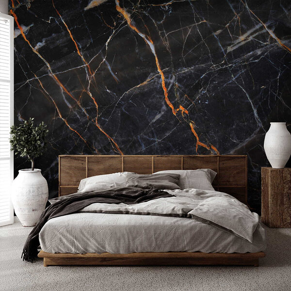 Marbre noir avec des veines orange vif. Marbre noir avec des veines orange vif.