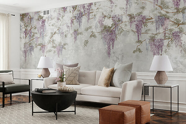 Mur blanc avec des fleurs violettes Mur blanc avec des fleurs violettes
