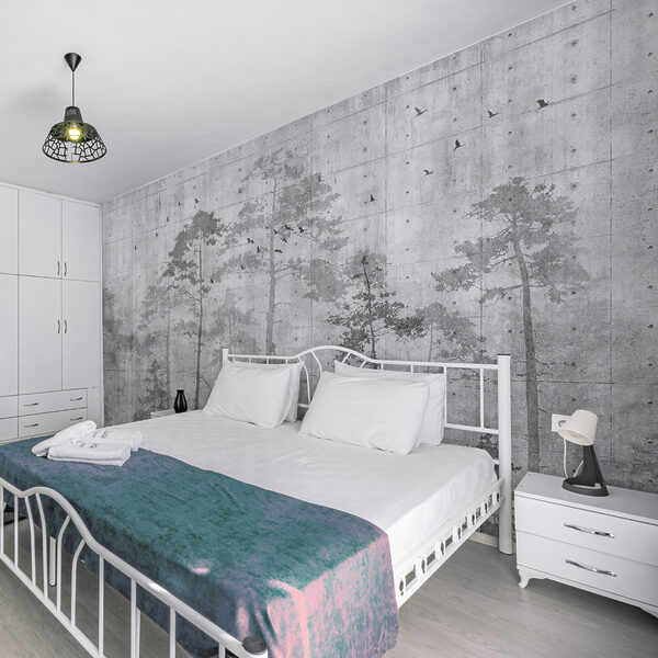 Mur gris avec arbres et oiseaux Mur gris avec arbres et oiseaux