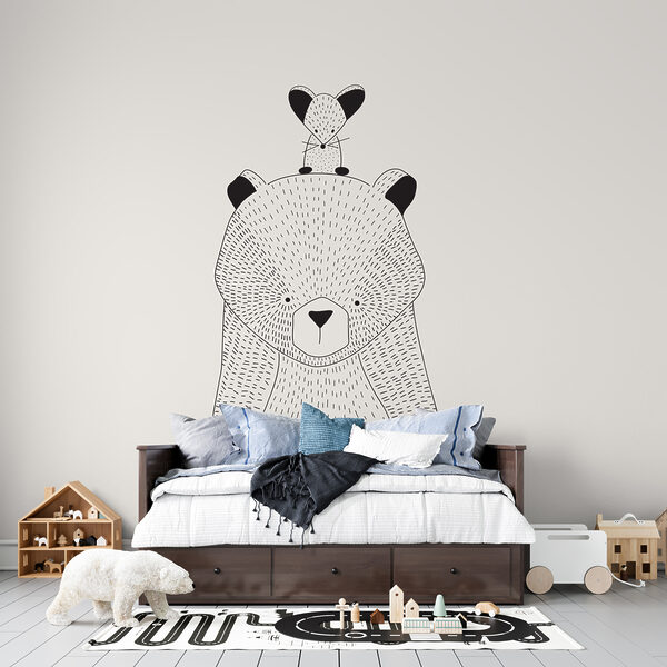 Un ours avec une souris sur le dos Un ours avec une souris sur le dos