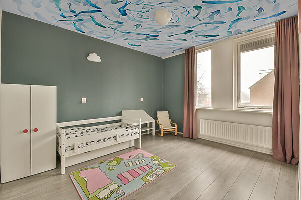 Un groupe de poissons nageant en spirale w00510pis11r 600x400 - Un groupe de poissons nageant en spirale