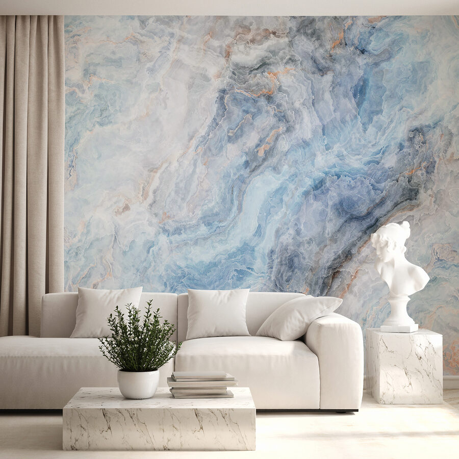 Des bleus fluides et des textures douces et tourbillonnantes.