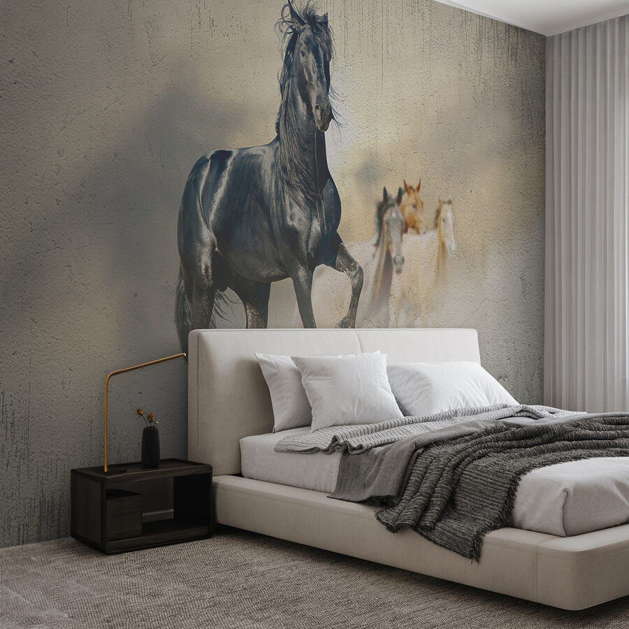 Cheval noir courant dans le vent