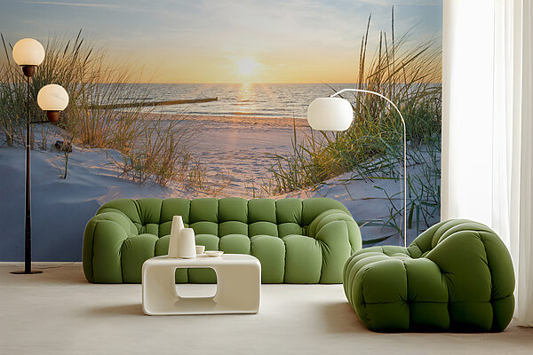 Plage avec de l'herbe et un plan d'eau Plage avec de l'herbe et un plan d'eau