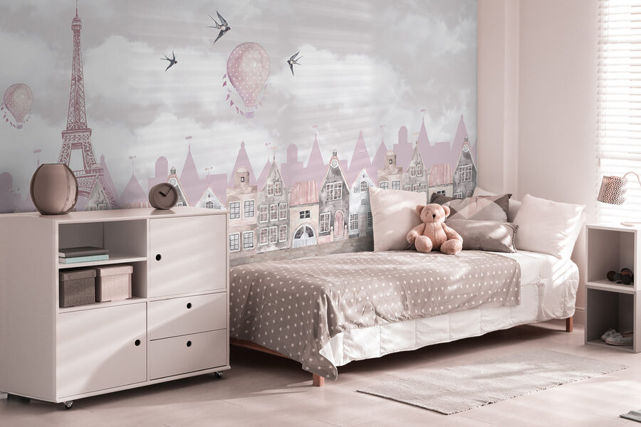 Papier peint Paysage urbain rose et blanc avec des ballons roses et des oiseaux en vol – Image 4