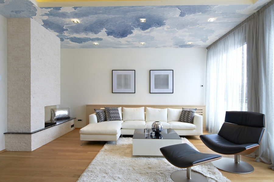 Un ciel bleu et blanc avec des nuages
