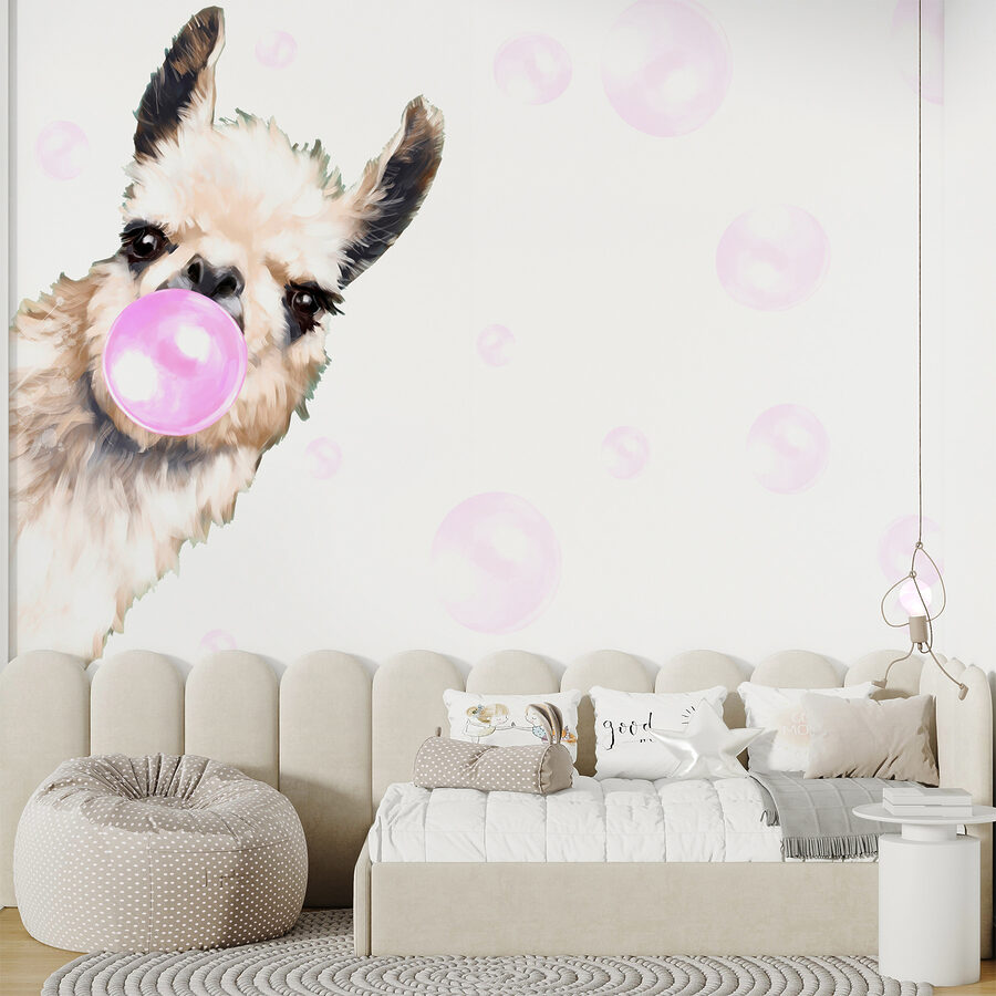 Un lama soufflant une bulle