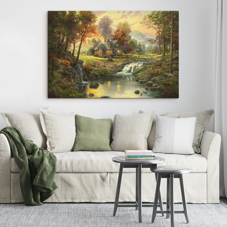 Une maison au bord d'une rivière