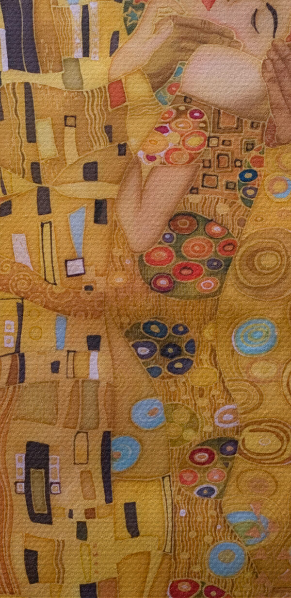 Peinture d'un homme et d'une femme s'embrassant Peinture d'un homme et d'une femme s'embrassant