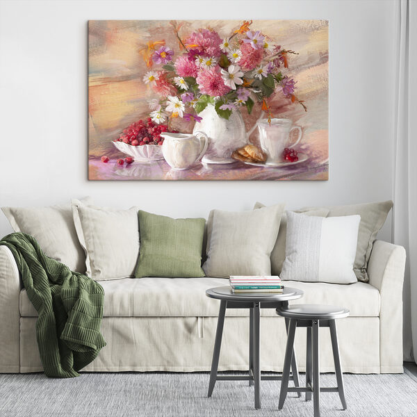 Une peinture de fleurs dans un vase et un bol de croissants Une peinture de fleurs dans un vase et un bol de croissants