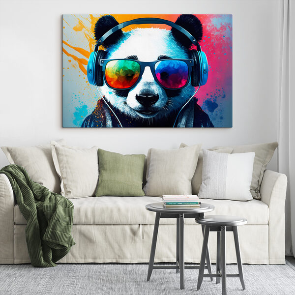 Un panda portant des écouteurs et des lunettes de soleil Un panda portant des écouteurs et des lunettes de soleil