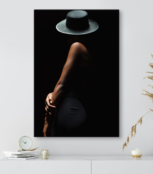 Une femme avec un chapeau Une femme avec un chapeau