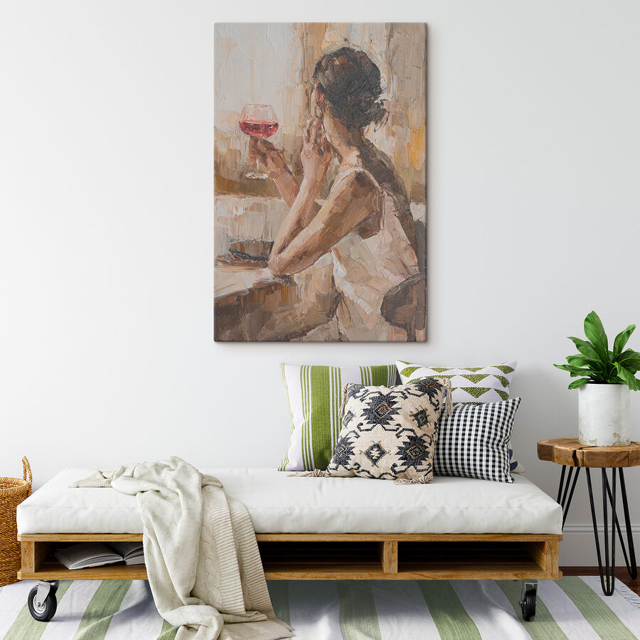 Peinture d'une femme tenant un verre de vin